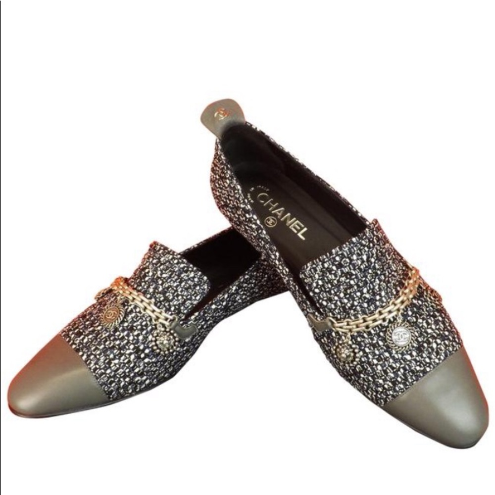 Chanel charm loafer - Picture 2 of 8